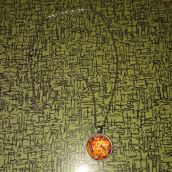 Vintage Honey Bee & Hive Necklace Pendant nature lover boho hippie retro chain - Picture 9 of 14